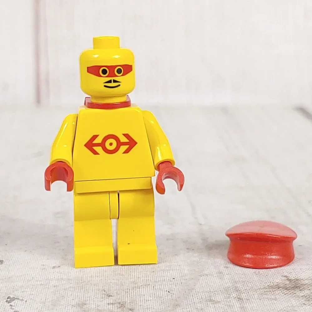 Loco Super Station Master w/ Red Cape - LEGO Minifigure TRN102 - VINTAGE Yellow